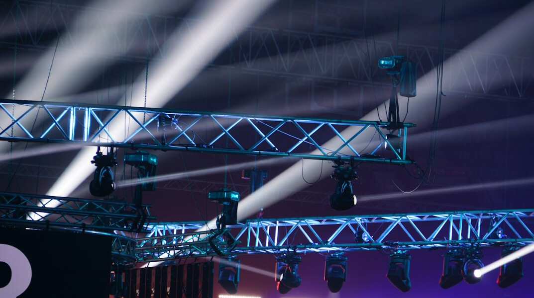 Stage lighting rig with warm and cool lights